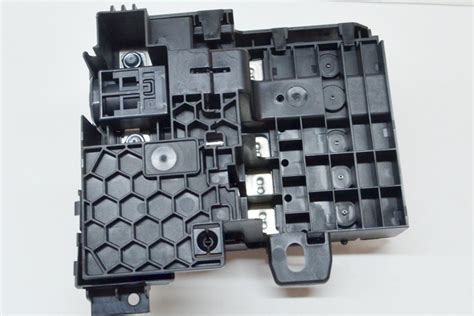 bmw 5 series power distribution box|BMW battery distribution box.